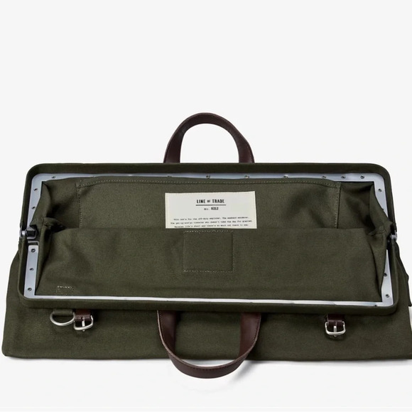 Line of Trade weekender bag olive green canvas w/ brown leather & nylon straps - Picture 3 of 16